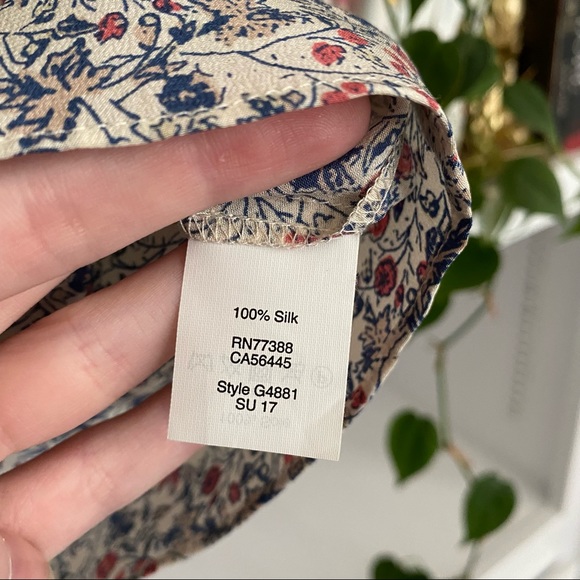 SOLD - Madewell Petal button front blouse 100% Silk - Picture 8 of 8